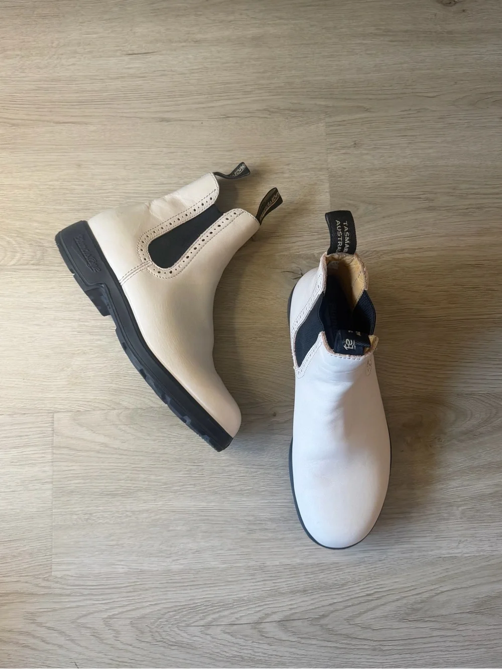 Blundstone cream colored